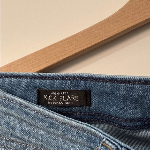 White House Black Market High Rise Kick Flare Everyday Soft Jeans 👖 - Picture 6 of 12